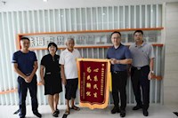 搶修污水管為民解憂，居民夸贊送錦旗