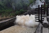 暴雨傾城，水控人冒雨排澇保暢通，守土盡責(zé)保供水安全！